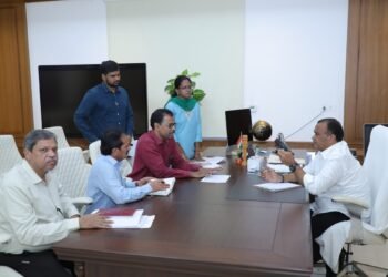 hellotelugu-Komatireddy