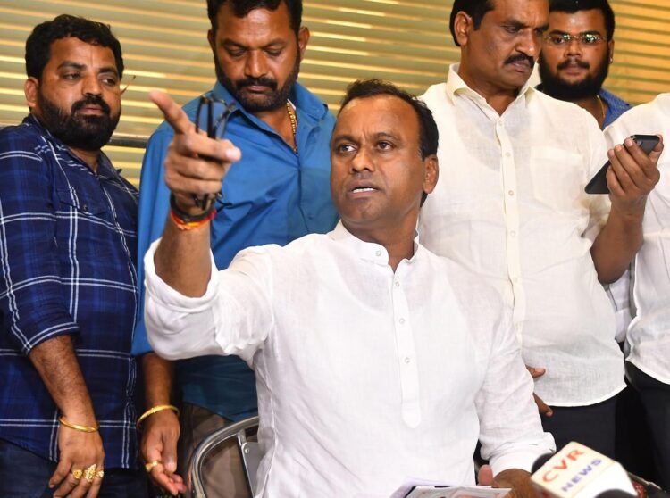 hellotelugu-KomatireddyRajagopalReddy