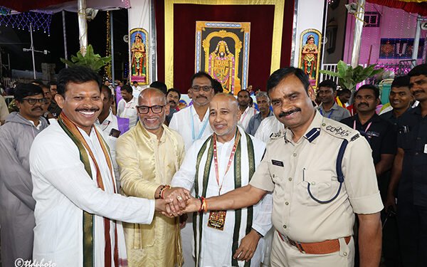 hellotelugu-GarudaSeva